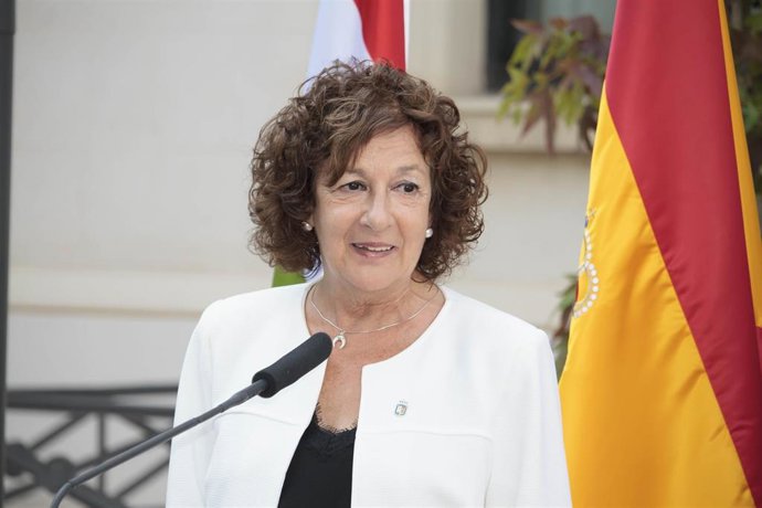 La consejera de Servicios Sociales Ciudadanía, Justicia e Interior, Ana Santos, durante su intervención en el acto de toma de posesión de los nuevos consejeros del Ejecutivo del Gobierno de La Rioja.