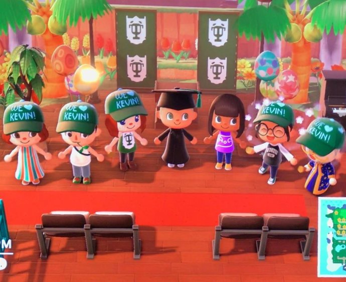 El avatar de la congresista demócrata estadounidense Alexandria Ocasio-Cortez asiste a una graduación en el videojuego Animal Crossing: New Horizons.
