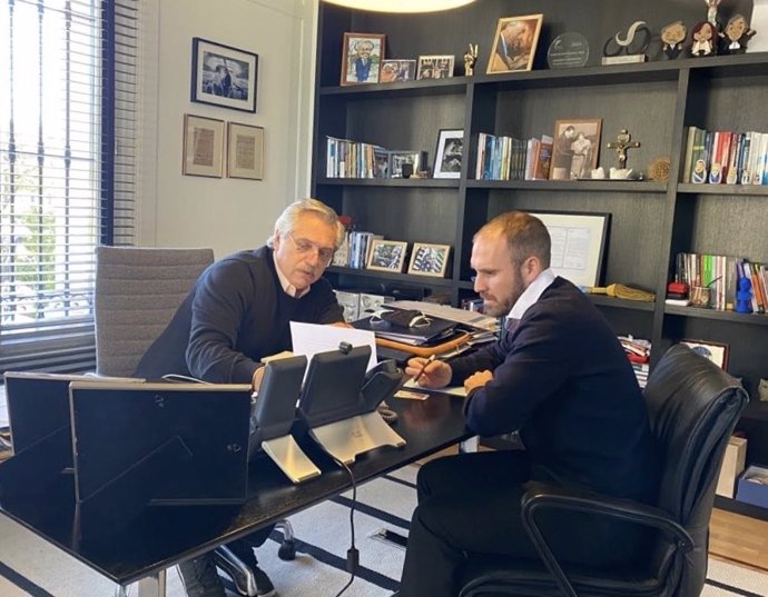 El presidente de Argentina, Alberto Fernández, y el ministro de Economía, Martín Guzmán