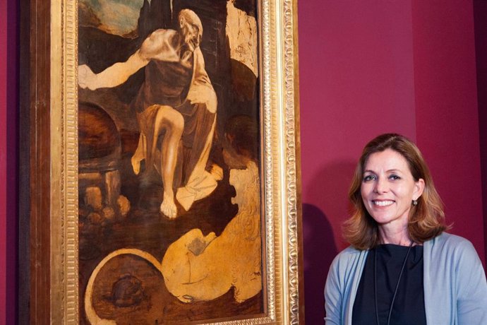Barbara Jatta, directora de los Museos Vaticanos, posa durante la presentación de una exposición de los museos vaticanos en 2019