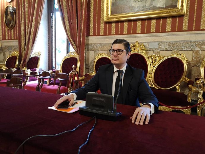 El portavoz de Cs en el Ayuntamiento de Sevilla, Álvaro Pimentel, durante la comisión para la reactivación de la ciudad