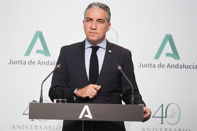 El consejero de la Presidencia, Administración Pública e Interior y portavoz del Gobierno andaluz, Elías Bendodo, en rueda de prensa tras el Consejo de Gobierno.
