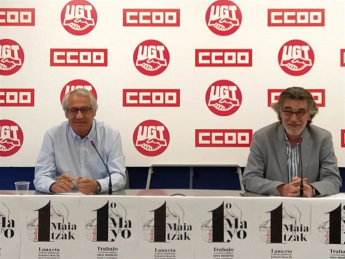 Jesús Santos (i) y Chechu Rodríguez, secretarios generales de UGT y CCOO de Navarra