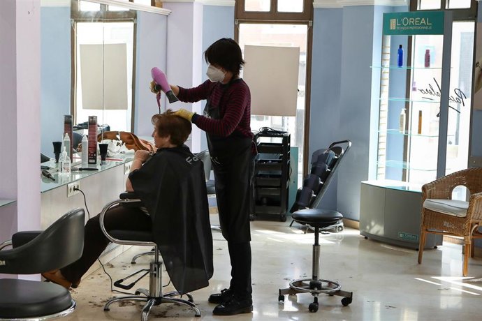 Un salón de peluquería en una imagen de archivo