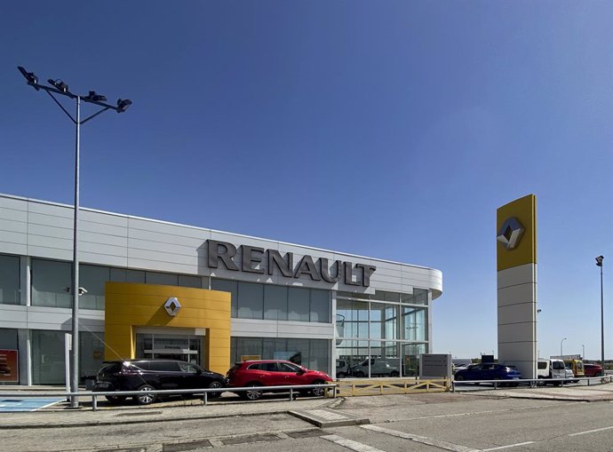 Imagen del exterior de un concesionario de Renault. 