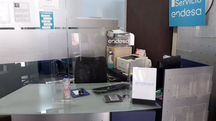 Imagen de una oficina de atención al cliente de Endesa adaptada a la Fase 1 del estado de alarma ante el coronavirus.  