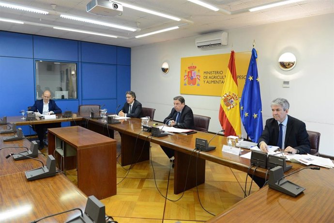 El ministro de Agricultura, Pesca y Alimentación, Luis Planas, se reúne por videoconferencia con representantes de Cerveceros de España