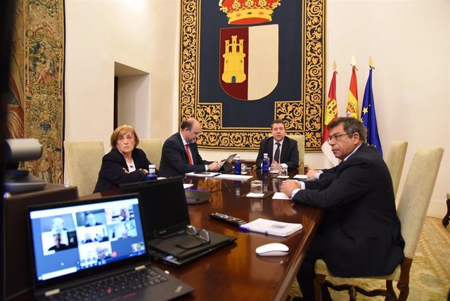 Reunión del presidente de Castilla-La Mancha, Emiliano Garcia-Page, con obispos de la Diocesis de la región.