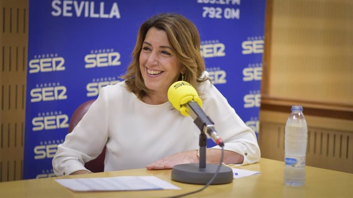 La secretaria general del PSOE-A, Susana Díaz, en una entrevista en la Cadena SER Andalucía.