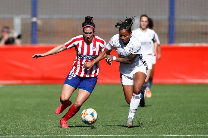 Silvia Meseguer y Geyse Ferreira en un partido entre el Atlético y el Madrid CFF