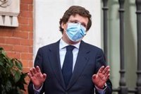 Almeida apuesta por "endurecer" el uso de la mascarilla en espacios públicos y privados