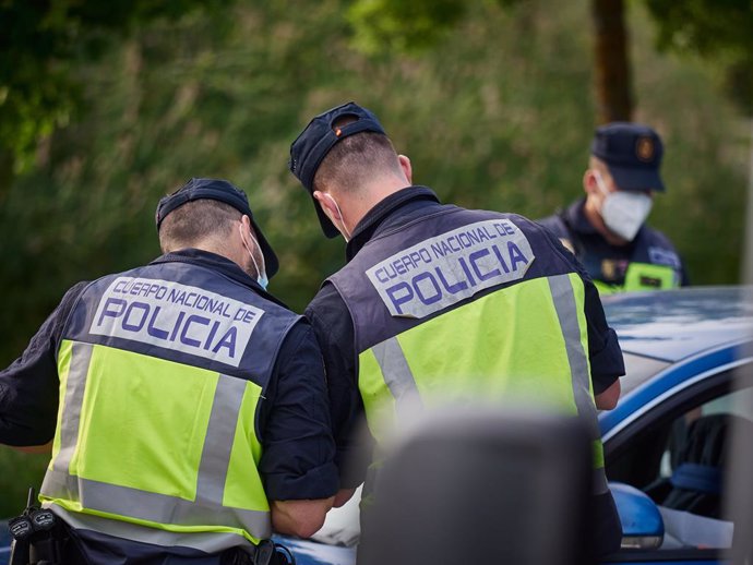 La Policia Nacional durant un control de mobilitat a Pamplona (Navarra/Espanya) 8 de maig del 2020.