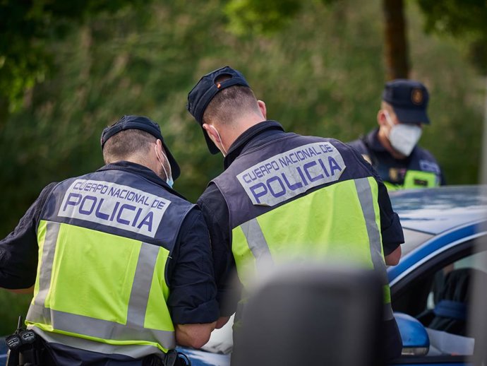 La Policia Nacional durant un control de mobilitat a Pamplona (Navarra/Espanya) 8 de maig del 2020.