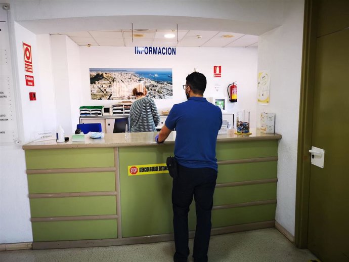 El Puerto de Almería reabre la atención presencial al público