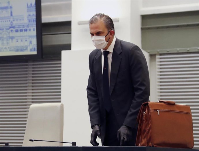 El portavoz municipal de Vox, Ortega Smith, antes del comienzo del pleno extraordinario celebrado en el Ayuntamiento de Madrid. Archivo.