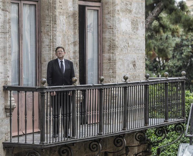 El presidente de la Generalitat valenciana, Ximo Puig, participa en los tres minutos de silencio