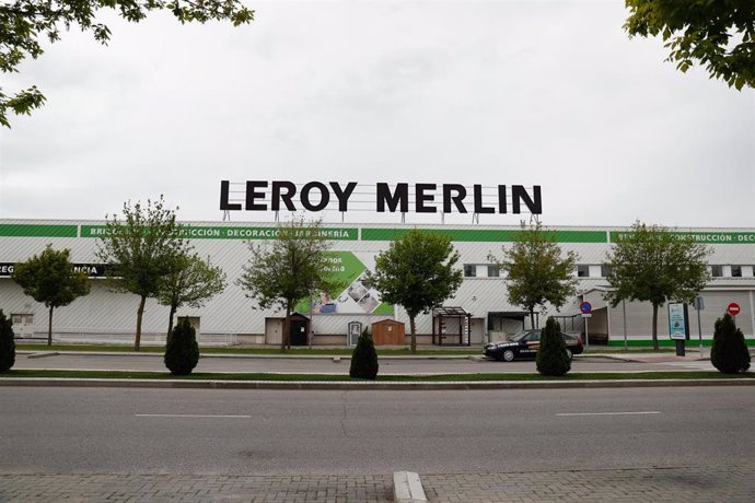 Leroy Merlin cerrado durante el Jueves Santo marcado por el confinamiento impuesto por el Estado de Alarma provocado por el coronavirus, COVID19. En Madrid (España) a 9 de abril de 2020.