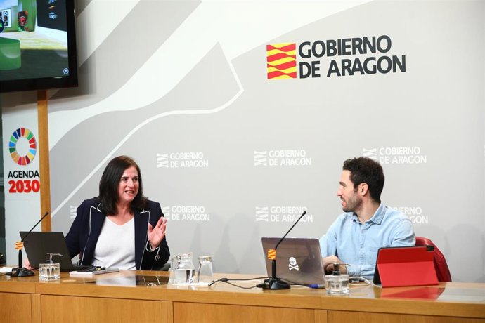 La directora general de Promoción e Innovación Agroalimentaria del Gobierno de Aragón, Carmen Urbano, y el CEO y co-fundador de Imascono, Héctor Paz.