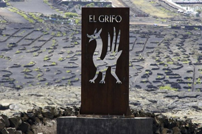 El Grifo dona una botella de vino de Malvasía de 1881