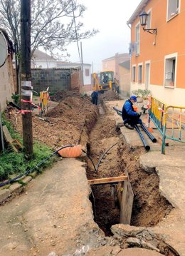 Obras de mejora del suministro en Baños de Cerrato.