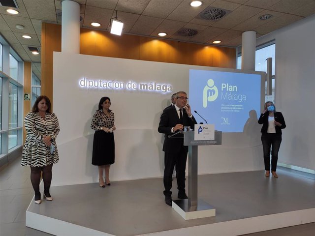 Francisco Salado, presidente de la Diputación de Málaga, anuncia el Plan Málaga para la reactivación económica, dotado con 233 millones de euros.
