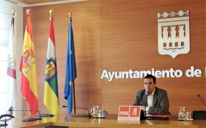 El portavoz del Grupo Municipal del PSOE en el Ayuntamiento de Logroño, Iván Reinares, ha alabado la "eficacia y eficiencia" del Ejecutivo local al "desbloquear" proyectos parados en anteriores Legislaturas con el PP.