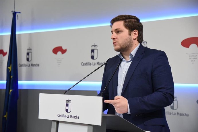 El consejero de Fomento del Gobierno de Castilla-La Mancha, Nacho Hernando, en rueda de prensa