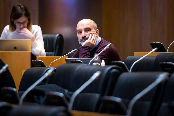 El diputado del BNG, Néstor Rego, durante la comparecencia de la ministra de Trabajo y Economía Social, Yolanda Díaz, en la Comisión de Trabajo, del Congreso