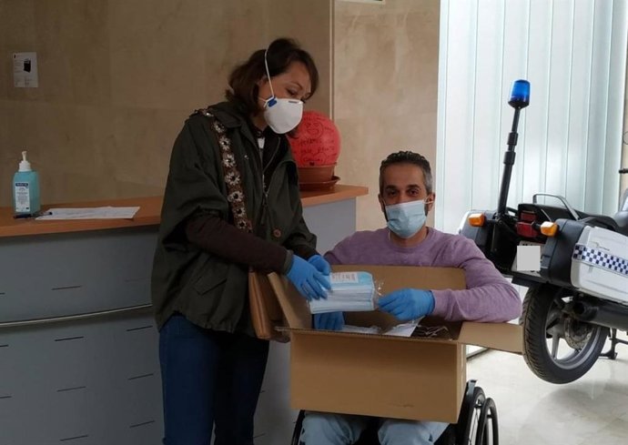 Entrega de material a Aspaym.