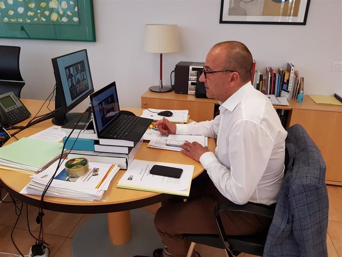 El consejero de Educación, Cultura y Deporte de Aragón, Felipe Faci, participa en la reunión de patronos y colaboradores del Desafío Buñuel.