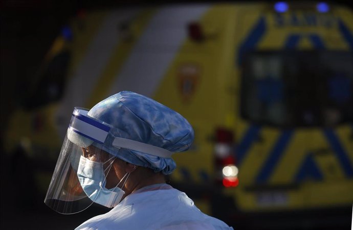 Trabajador sanitario durante la pandemia de coronavirus en Santiago de Chile