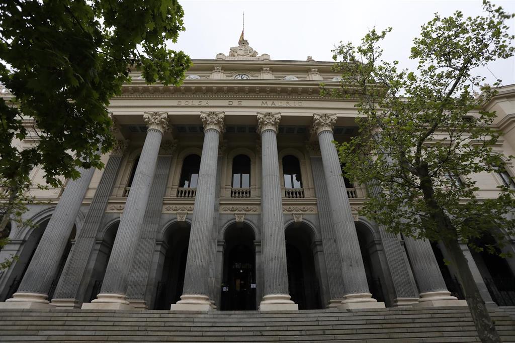 El Ibex 35 se anota una subida del 1,36% en la sesión, de camino hacia los 6.800 puntos 1