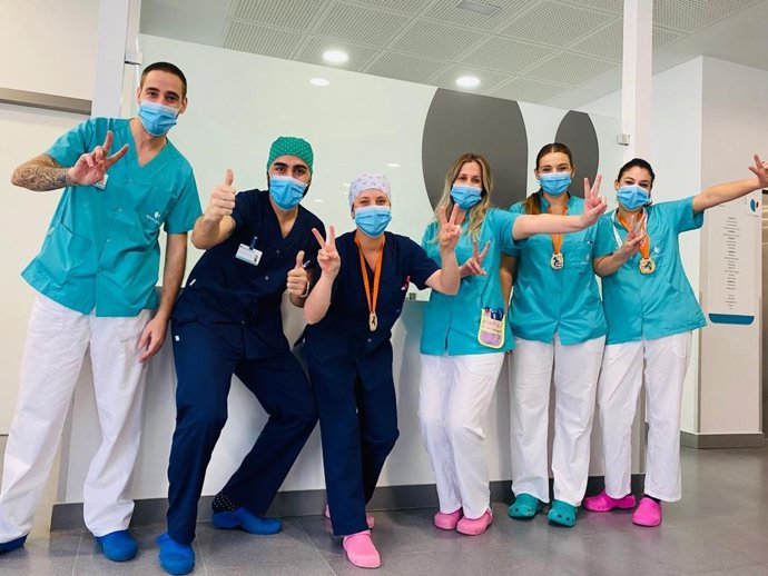 Grupo de enfermeros del Hospital Qurónsalud Huelva.