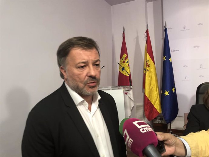 El alcalde de Cuenca, Darío Dolz, atiende a los medios