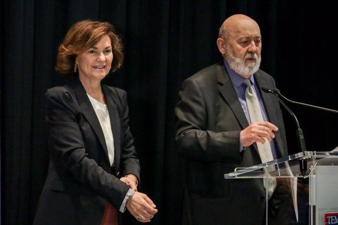 La vicepresidenta del Gobierno, Carmen Calvo, y el presidente del CIS, José Félix Tezanos