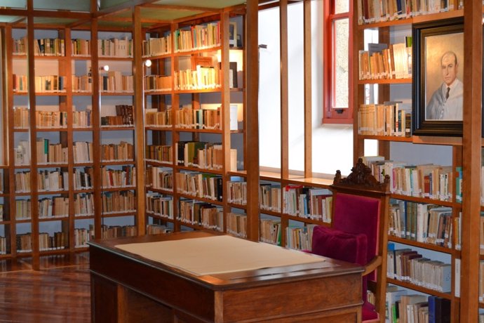 Biblioteca de Ricardo Carvalho Calero en el Parlamento de Galicia.