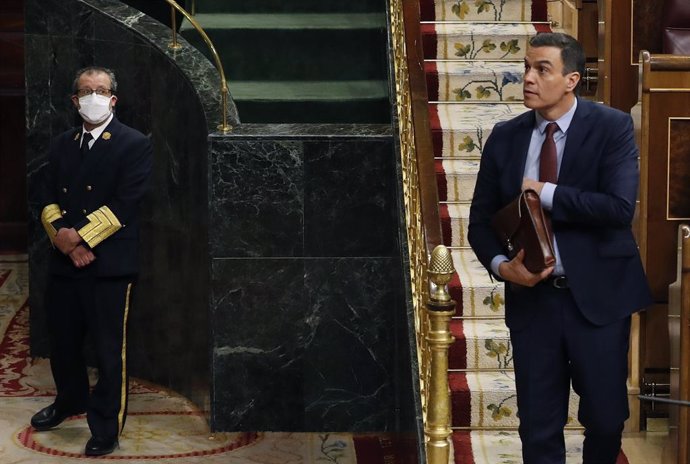 El presidente del Gobierno, Pedro Sánchez, participa en el pleno del Congreso este miércoles donde se autorizará otra prórroga del estado de alarma solicitada por el Gobierno, en Madrid (España), a 6 de mayo de 2020.
