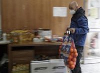 Redes vecinales de Centro, Aluche y Vallecas son las que acumulan mayor número de familias demandantes de comida