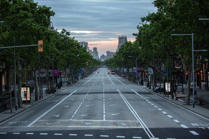 El Passeig de Grcia de Barcelona clareja buit el dia de Sant Jordi, en ple estat d'alarma per coronavirus. A Barcelona, Catalunya, (Espanya), a 23 d'abril de 2020.