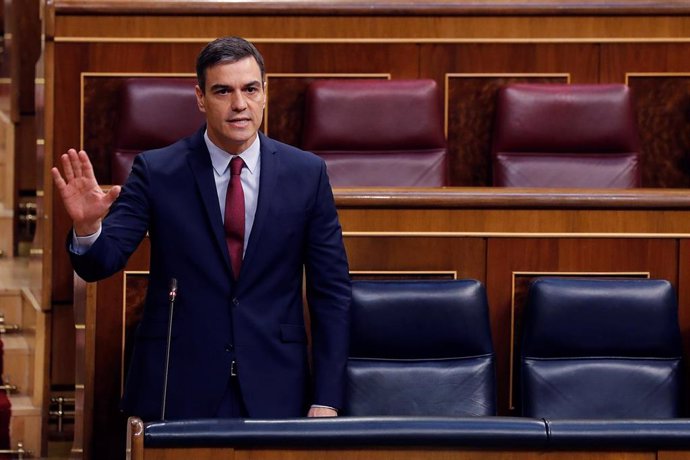 VÍDEO: Economía.- Casado rechaza apoyar a Sánchez "para arruinar España" y este 