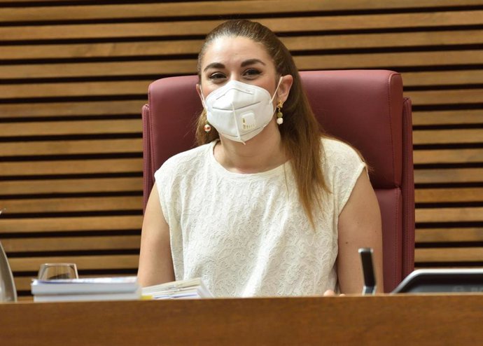 La consellera de Agricultura, Mireia Moll, comparece en Les Corts