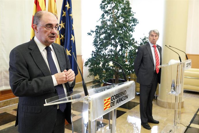 El presidente del Gobierno de Aragón, Javier Lambán, se ha reunido con el presidente regional de CEPYME, Aurelio López de Hita.