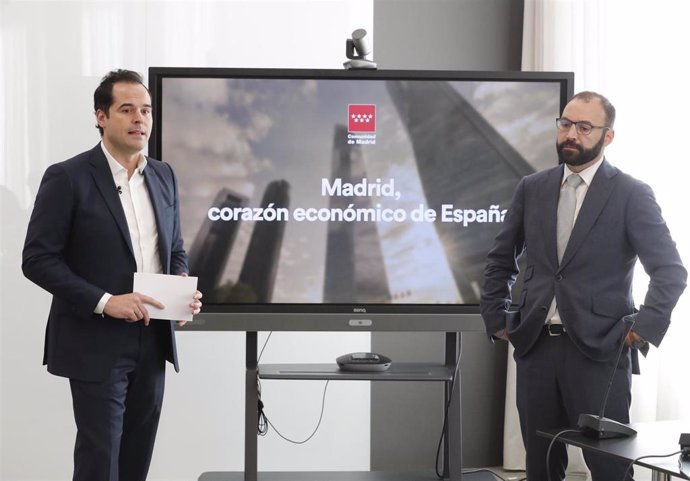 Imagen de recurso del vicepresidente de la Comunidad de Madrid, Ignacio Aguado, y el consejero de Economía, Manuel Giménez.