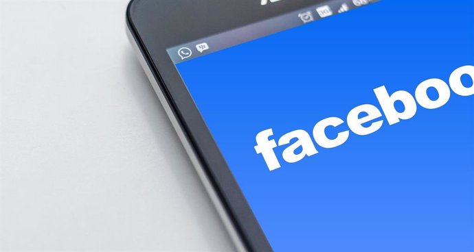 Facebook se hará cargo de sus revisores de contenido en EEUU, de los que la mita