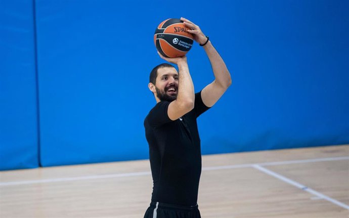 El jugador del Bara Nikola Mirotic en el primer entrenamiento individualizado del Bara en confinamiento