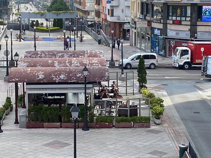 Terrazas en Oviedo al inicio de la fase 1 de la desescalada