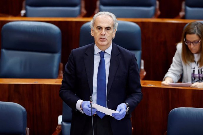 El consejero de Sanidad, Enrique Ruiz Escudero durante un pleno de la Asamblea de Madrid.