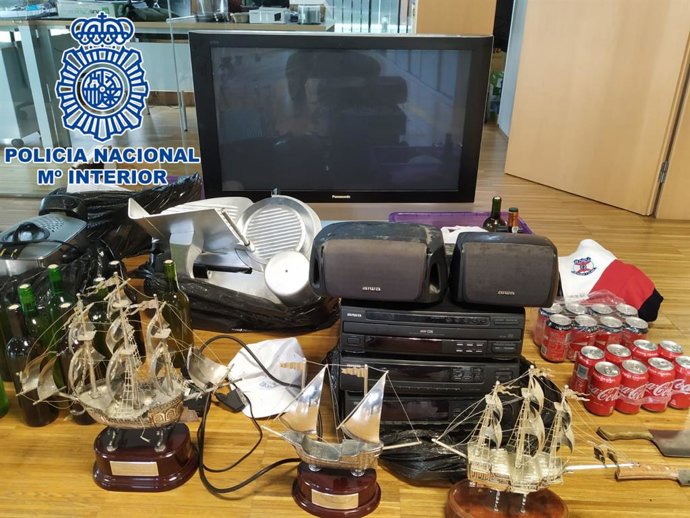 Efectos recuperados de un robo con fuerza cometido en un club de petanca de la zona de A Florida, en Vigo (Pontevedra)