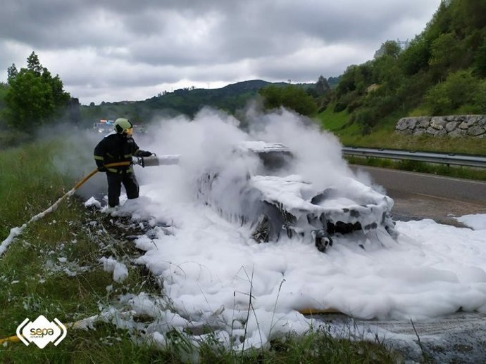 Vehículo incendiado