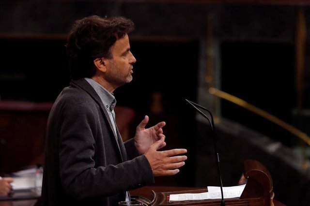 El presidente del grupo parlamentario de Unidas Podemos-En Comú-Galicia en Común, Jaume Asens, durante su intervención en el pleno del Congreso este miércoles donde se autorizará otra prórroga del estado de alarma solicitada por el Gobierno. En Madrid, (E